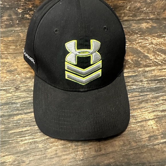 Under Armour Black Hat with Neon Yellow Logo - Picture 2 of 7